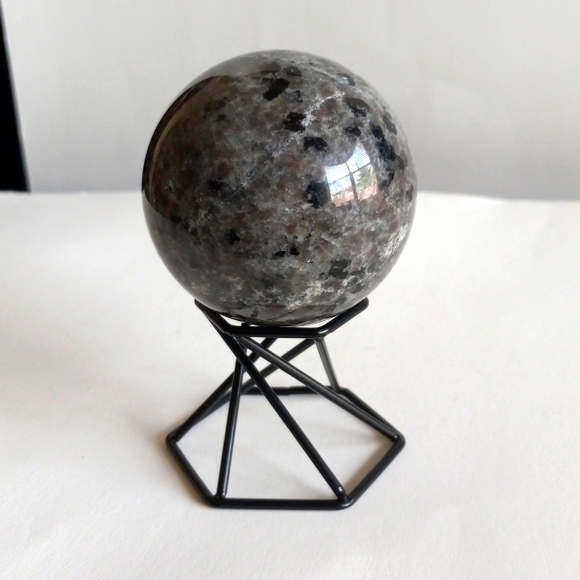 Yooperlite crystal sphere. 312g - Picture 7 of 10